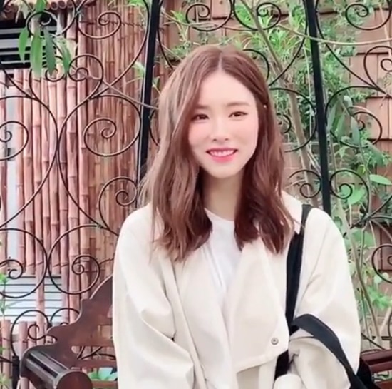Actor Shin Se-kyung looked shy.Shin Se-kyung posted a short video on his Instagram on Friday; Shin Se-kyung in the released video says, Please look forward to this summer.Shin Se-kyung is silent after giving a short word, and immediately bows his head and smiles.Shin Se-kyung is seen running away from his face and attracts attention.On the other hand, Shin Se-kyung will appear in MBC drama New Entrepreneur Koo Hae-ryong which is broadcasted in July.Photo: Shin Se-kyung SNS