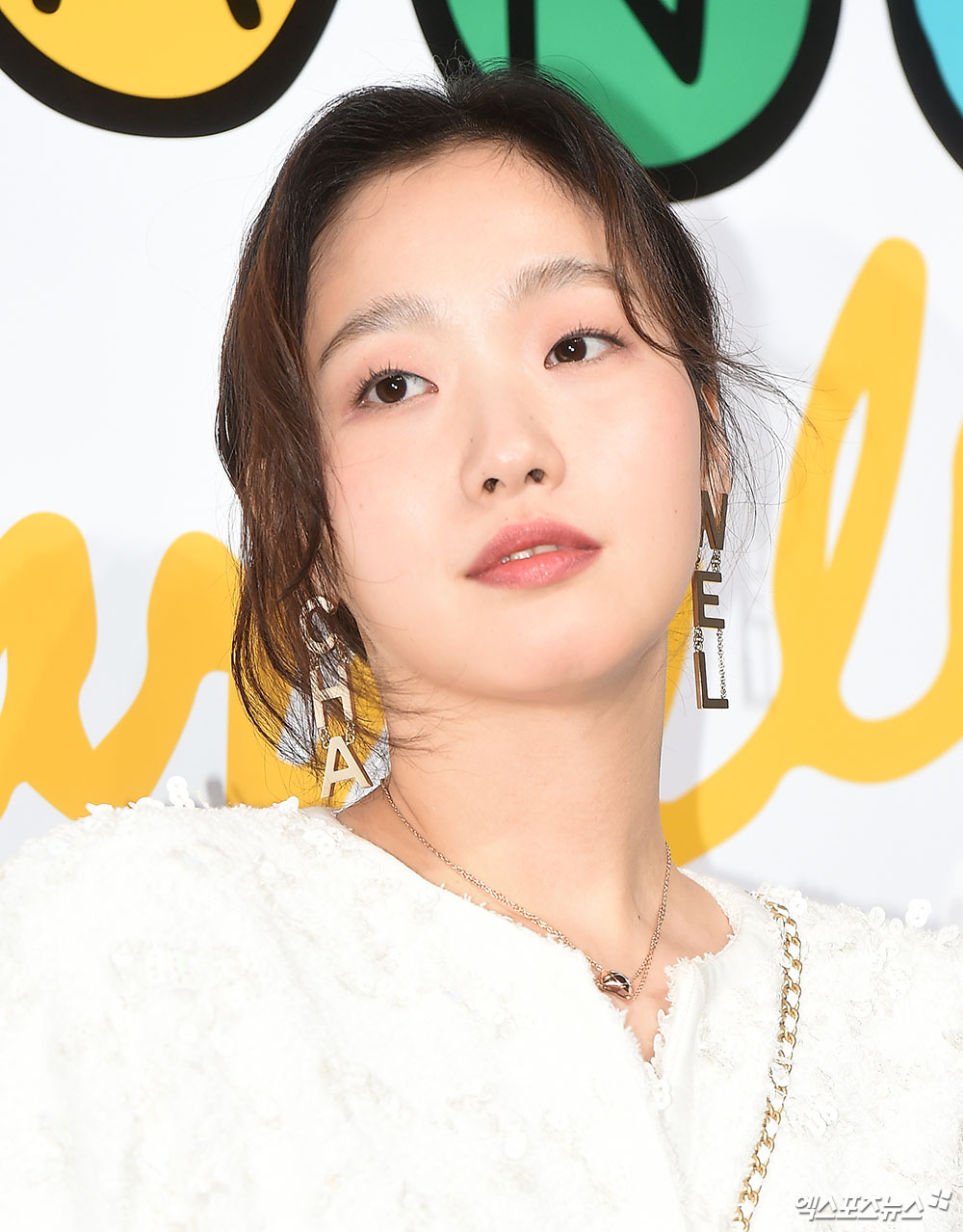 Actor Kim Go-eun poses in the opening of a fashion brand in Seoul Flagship and a memorial ceremony to commemorate the launch of a new collection at Daelim Warehouse in Seongsu-dong, Seoul on the afternoon of the 28th.