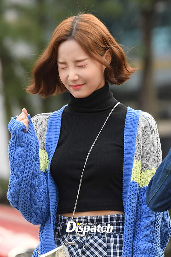 KBS-2TV Music Bank rehearsal was held at KBS public hall in Yeouido, Yeongdeungpo-gu, Seoul on the morning of the 29th.Momo Land Yeon Woo completed the work look with crop tops and mini skirts.On the other hand, Music Bank will feature Everglow, Momo Land, Pentagon, Dia, Tibird, JBJ95, Playjay, Haeun X Joseph, Jeong Se-un, Tomorrow By Together, Stray Kids, KARD, and (Women) children.Winds, rattling.a frozen ice princess