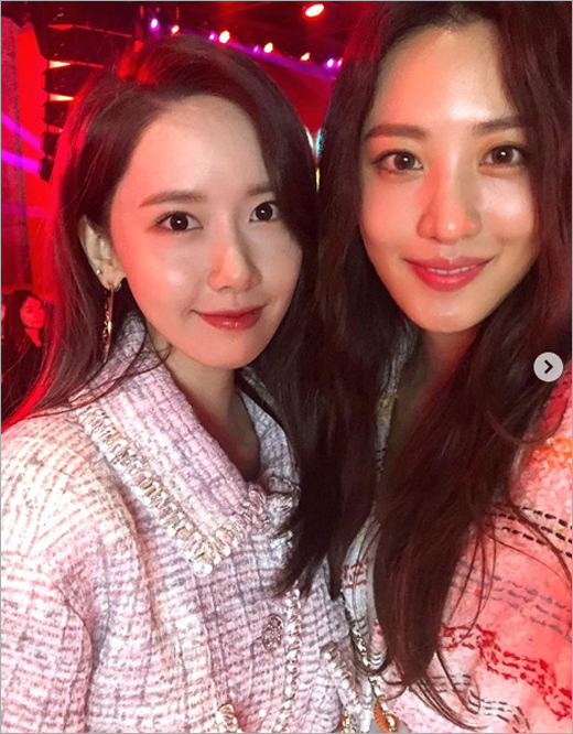 Actor Claudia Kim has released a friendly photo with Im Yoon-ah.Claudia Kim posted a photo on her Instagram page on Friday.Claudia Kim in the public photo is taking a commemorative photo with Im Yoon-ah, who attended as a guest together at a fashion brand launch ceremony held at Daelim Warehouse in Seongsu-dong, Seoul on the afternoon of the 28th.Meanwhile, Claudia Kim recently appeared on MBC entertainment program Point of omniscient meddling and received a lot of love from fans.