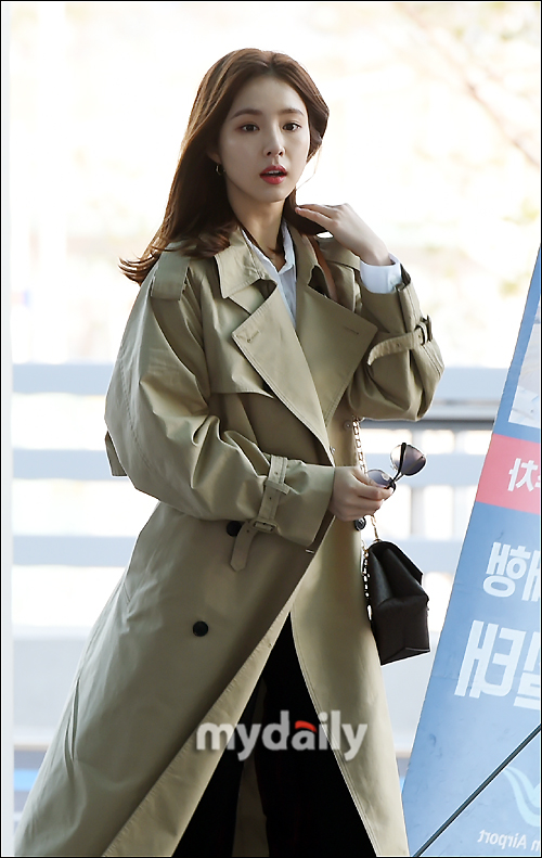 Actor Shin Se-kyung is leaving for Hong Kong through Incheon International Airport on the morning of the 29th.