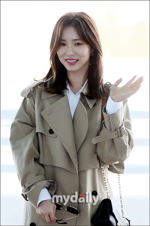 Actor Shin Se-kyung is leaving for Hong Kong through Incheon International Airport on the morning of the 29th.