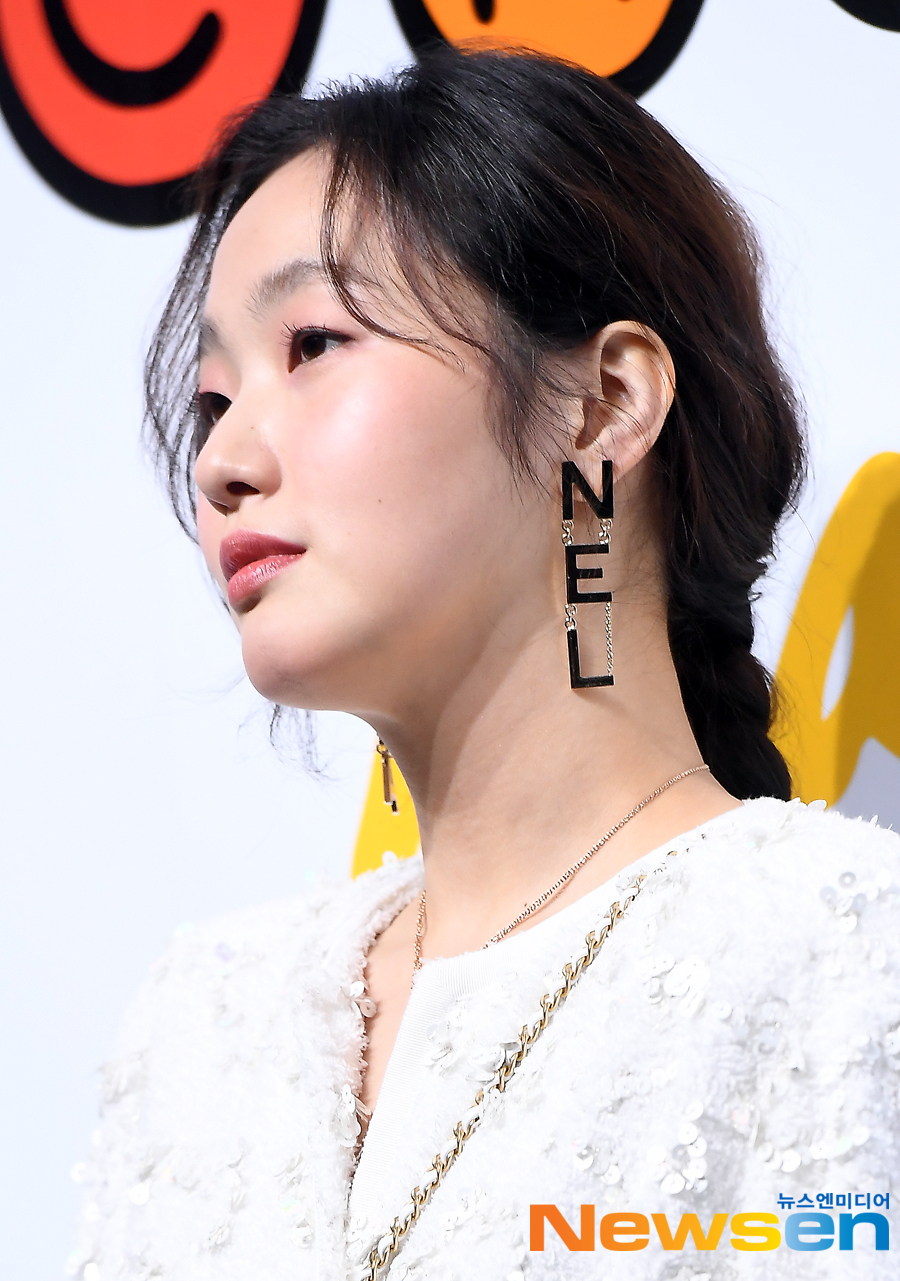 Actor Kim Go-eun attended a fashion brand photo wall event held at Daelim Warehouse in Seongsu-dong, Seongdong-gu, Seoul on the afternoon of March 28th.Jung Yu-jin