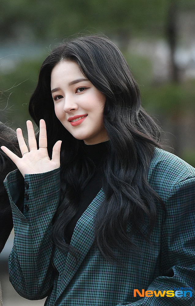 Girl group Momoland Nancy has a photo time ahead of the rehearsal of KBS 2TV Music Bank held at the public hall of KBS New Pavilion in Yeouido-dong, Yeongdeungpo-gu, Seoul on March 29.useful stock