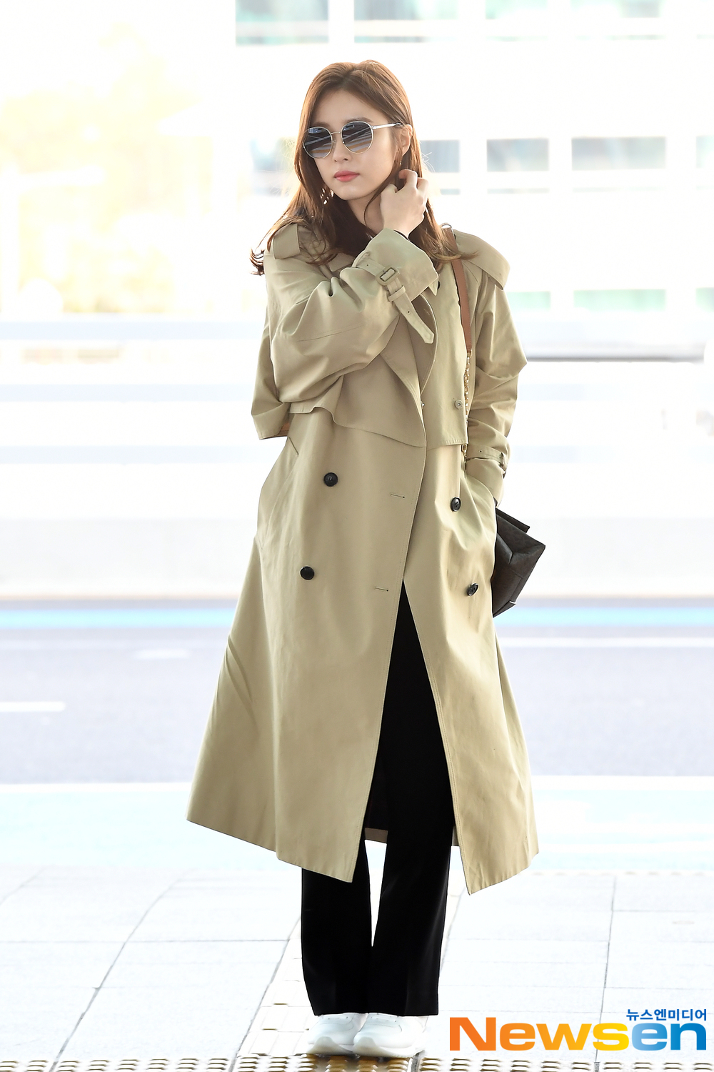 Actor Shin Se Kyung left Hong Kong for a web reality shooting car through Incheon International Airport in Unseo-dong, Jung-gu, Incheon on March 29th.Actor Shin Se-kyung is leaving for Hong Kong with an airport fashion.exponential earthquake