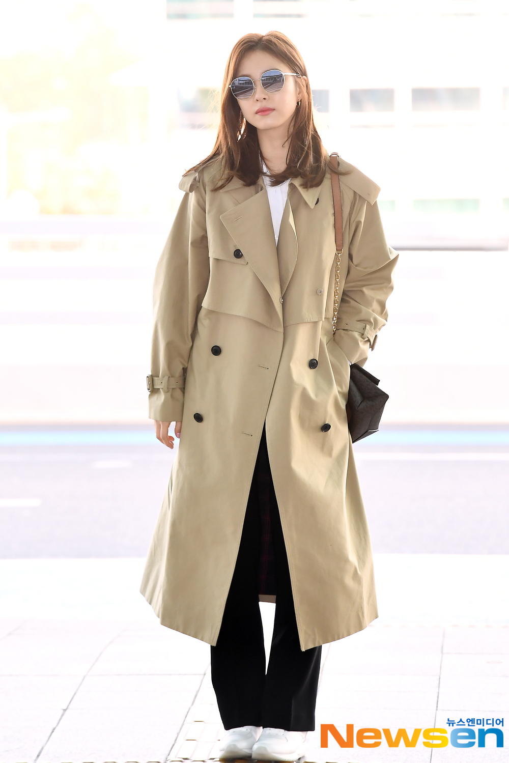 Actor Shin Se Kyung left Hong Kong for a web reality shooting car through Incheon International Airport in Unseo-dong, Jung-gu, Incheon on March 29th.Actor Shin Se-kyung is leaving for Hong Kong with an airport fashion.exponential earthquake