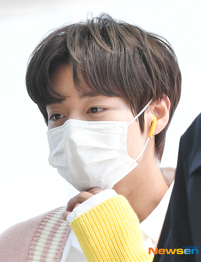 Singer Park Jihoon from Wanna One is leaving for Macau through Incheon International Airport on the afternoon of March 29th.useful stock