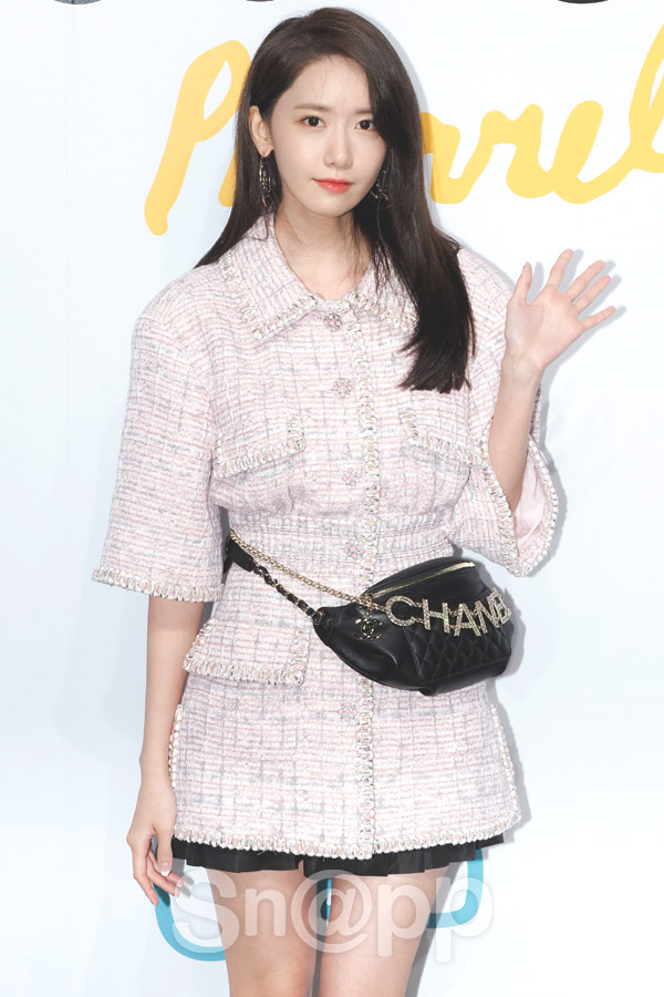 Im Yoon-ah attends the opening of the fashion accessories brand Chanel (CHANEL) Seoul Flagship Store and the Purell Capsule Collection at Daelim Warehouse in Seoul Seongdong District on the afternoon of the 28th.Meanwhile, the Chanel - Purell capsule collection is the first solo show in Seoul for a week from 29th, with singer Purell Williams participating.Written by Fashion Webzine Park Ji-ae Photo l Jang Ho-yeonIm Yoon-ah attends the opening of the fashion accessories brand Chanel (CHANEL) Seoul Flagship Store and the Purell Capsule Collection at Daelim Warehouse in Seoul Seongdong District on the afternoon of the 28th.Meanwhile, the Chanel-Furel capsule collection is a collection of singers, Farrell Will
