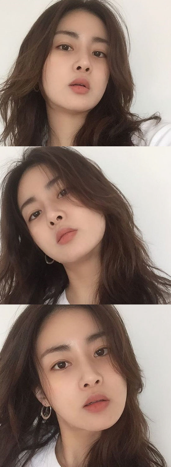 Actor Kang So-ra has released a selfie without humiliation.On the 30th, Kang So-ra revealed her current status through her instagram. The self-portrait from various angles attracts attention with the chic atmosphere of Kang So-ra.Especially, Kang So-ra boasts a beauty without humiliation at any angle.On the other hand, Jang So-la will play the role of the main character in the movie I do not hurt scheduled to open this year and will be breathing with Ahn Jae-hong.