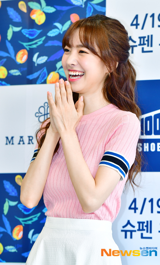 Actor Jin Se-yeon poses at the pre-open party event of the parent brand collaboration product held in Seongsu-dong, Seongdong-gu, Seoul on March 30th.Jang Gyeong-ho