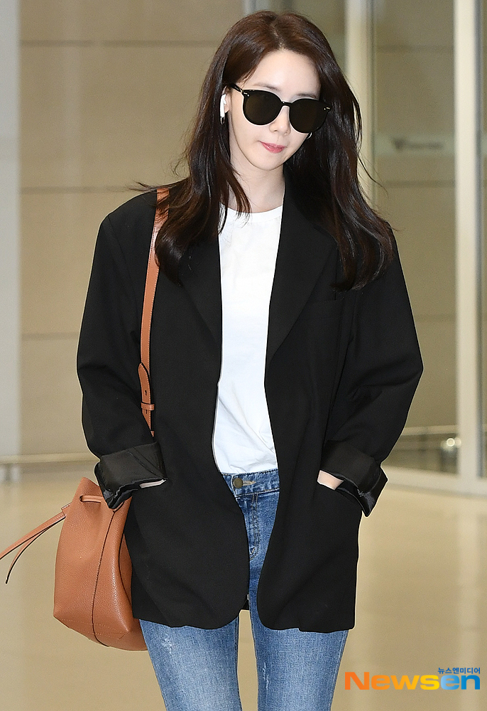 Girls Generation Im Yoon-ah arrives at the Incheon International Airport in Unseo-dong, Jung-gu, Incheon after completing the overseas promotion schedule on March 31.useful stock
