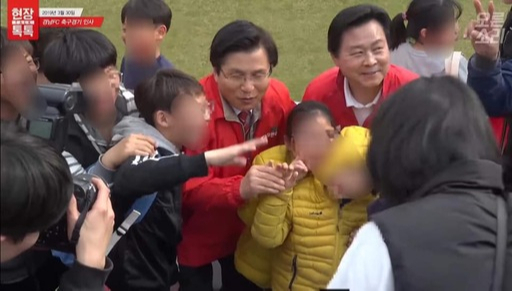 자유한국당 황교안 대표가 30일 창원축구센터 경기장 안에서 유세활동을 벌이고 있다. 자유한국당 유튜브 오른소리 캡처