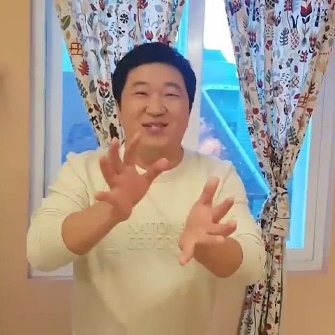 Jeong Hyeong-don left a message for Infinite Challenge fansMBC Infinite Challenge released a video message of Jeong Hyeong-don on the official Instagram on April 1.Jeong Hyeong-don shouted Infinite Challenge for a long time and said, I cry Infinite Challenge for a long time.Jeong Hyeong-don said, I heard today is the first anniversary of the end of the Infinite Challenge season.Of course, I am sorry to say that I first greeted Infinite Challenge, but I hope that other members will be making good memories because they are doing Insta Live together today.I hope it will be a time to recall happy memories once again. I am sorry once again that I can not do it together because I have a job.I am always sorry for my Infinite Challenge brothers, sisters, and viewers, and I am always grateful.I will be a Jeong Hyeong-don who always does my best. Thank you. emigration site
