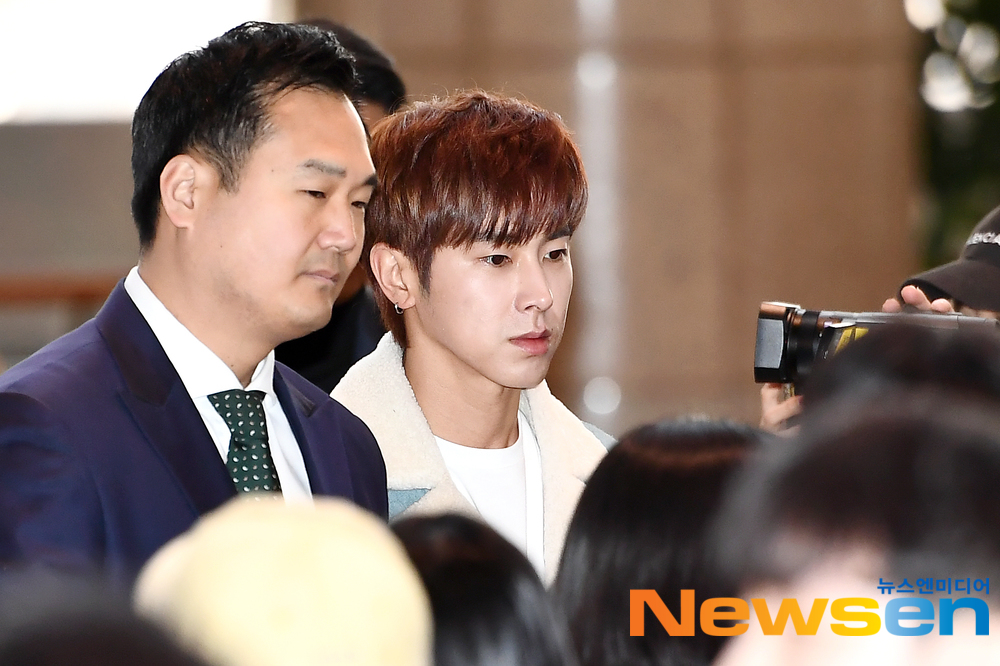 TVXQ members U-Know Yunho and Choi Chang-min departed for Tokyo Haneda on April 1 at Gimpo International Airport in Banghwa-dong, Gangseo-gu, Seoul to attend the Tohoshinki Fanclub Event 2019 TOHOSHINKI The GARDEN schedule.TVXQ member U-Know Yunho is leaving for Haneda, Tokyo.exponential earthquake