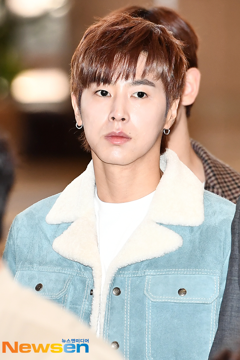 TVXQ members U-Know Yunho and Choi Chang-min departed for Tokyo Haneda on April 1 at Gimpo International Airport in Banghwa-dong, Gangseo-gu, Seoul to attend the Tohoshinki Fanclub Event 2019 TOHOSHINKI The GARDEN schedule.TVXQ member U-Know Yunho is leaving for Haneda, Tokyo.exponential earthquake