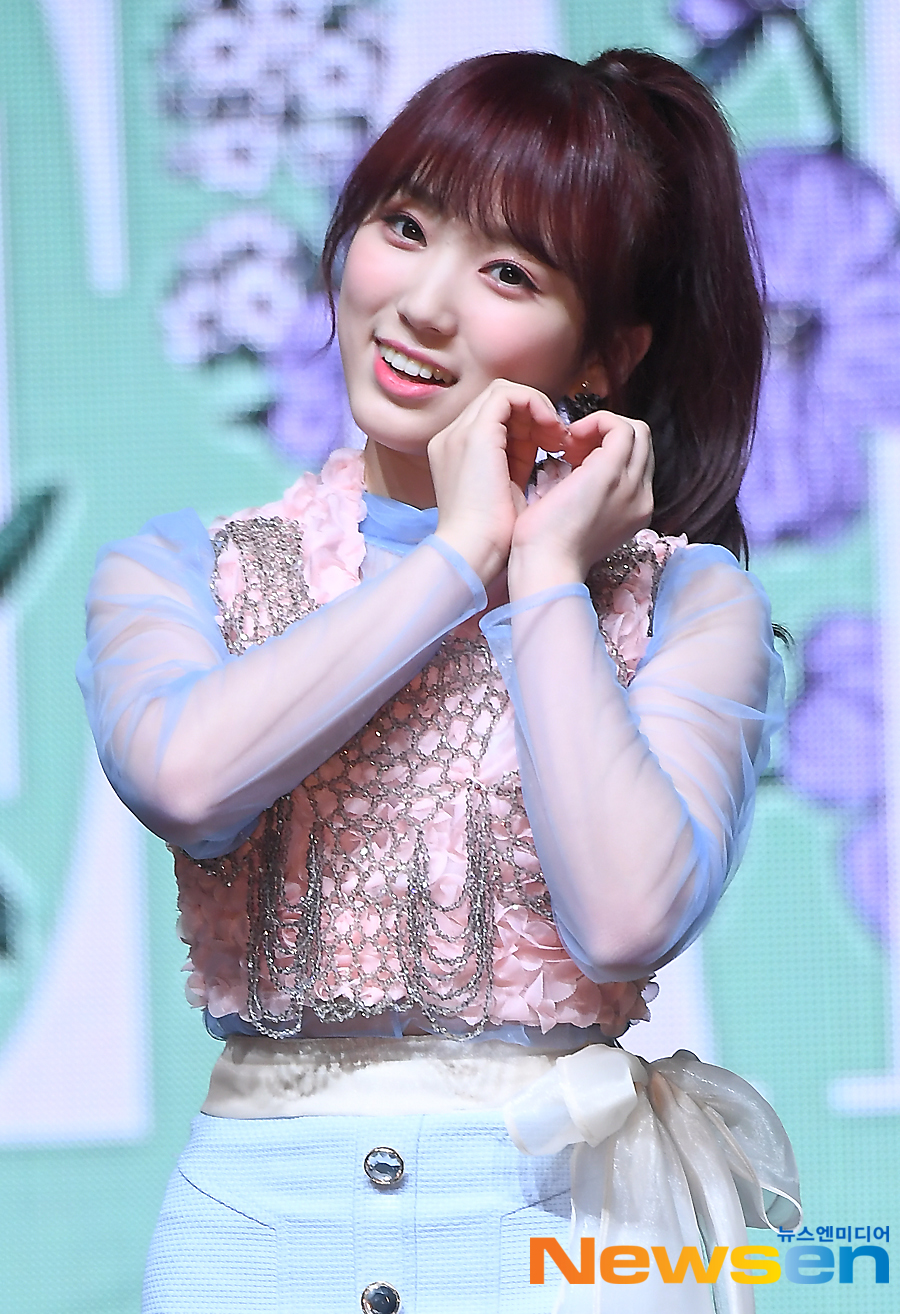 핑크손 이미지