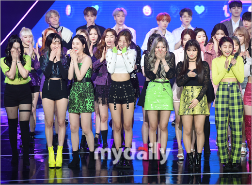 Girl group Momoland was selected as the Shochoice singer at the SBS MTV The Show on the afternoon of the afternoon at SBS Prism Tower in Sangam-dong, Seoul.