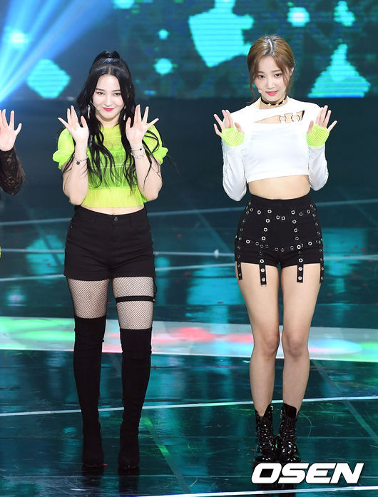 On the afternoon of the afternoon, SBS MTV The Show was broadcast live on SBS Prism Tower in Mapo-gu, Seoul.Girls Group Momoland Nancy and Yeon Woo perform a wonderful stage