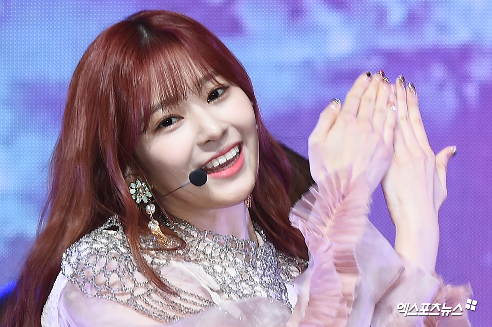 Izone Kim Min-Princess Beautiful looks wide <p> 1 afternoon Hannam-dong Blue Square in the open within a group Izone(IZ*ONE) the second Mini album ‘heart like(HEART*IZ)’ showcase and attend the Izone Kim Min-Ju is a wonderful stage.</p>