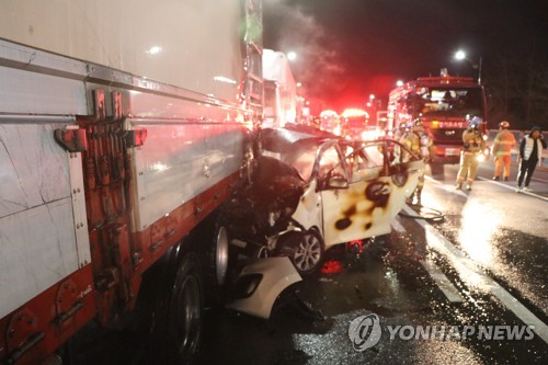 사고 화재 차량서 십년지기 두고 도주한 30대 하루지나 자수 [경기도소방재난본부 제공]