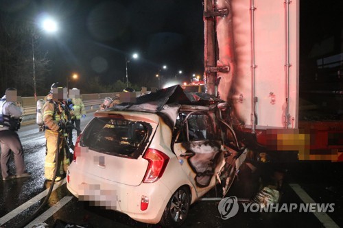 사고 화재 차량서 십년지기 두고 도주한 30대 하루지나 자수 [경기도소방재난본부 제공]