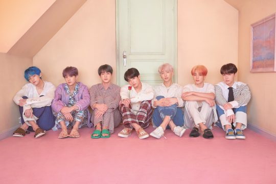 The group BTS released the album in August last year, followed by the Billboardss main album chart.According to the latest chart released by Billboardss on the 2nd (local time), BTS repackaged album LOVE YOURSELF Answer ran back to the charts, ranking 111th on the Billboardss 200.Thats a four-step rise from 115th last week.As a result, the album first entered the top spot in September last year, and has remained on the chart for 31 consecutive weeks to date, showing off its strength to maintain the longest period of BTS albums.In addition, BTS ranked first in Social 50 for 90 consecutive weeks, breaking its record for the longest consecutive period and achieving the 120th place in its career.In addition, LOVE YOURSELF Answer ranked # 1 in World Album, # 16 in Independent Album, # 87 in Billboardss Canadian Album, and LOVE YOURSELF Tear released in May last year ranked # 2 in World Album and # 18 in Independent Album.BTS released its concept photo ahead of the release of its new album MAP OF THE SOUL: PERSONA on the 12th, raising expectations for a comeback.