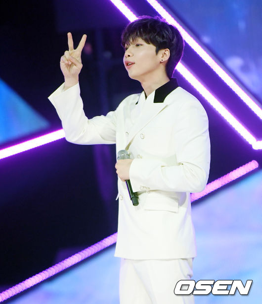 Singer Jeong Se-woon is showing the stage at MBC Music Live broadcast Show Champion held at MBC Dream Center in Janghang-dong, Goyang-si, Gyeonggi-do on the afternoon of the 3rd.