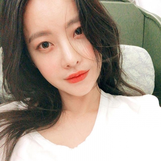 On the 3rd, Oh Yeon-seo posted several photos on his instagram.In the open photo, Oh Yeon-seo is sitting on the cabin seat and staring at the camera. Especially, Oh Yeon-seo shows off his perfect appearance on the plane.The netizens who responded to this responded such as I am so beautiful even if I am pretty, I want to see it on the air, I am cool to accept and I love you.On the other hand, Oh Yeon-seo appeared in the cable channel tvN drama Hwa Yugi which was broadcast last year.