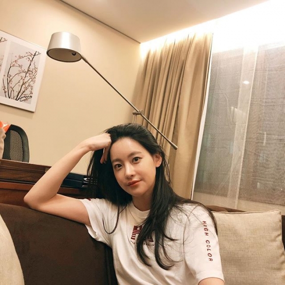On the 3rd, Oh Yeon-seo posted several photos on his instagram.In the open photo, Oh Yeon-seo is sitting on the cabin seat and staring at the camera. Especially, Oh Yeon-seo shows off his perfect appearance on the plane.The netizens who responded to this responded such as I am so beautiful even if I am pretty, I want to see it on the air, I am cool to accept and I love you.On the other hand, Oh Yeon-seo appeared in the cable channel tvN drama Hwa Yugi which was broadcast last year.