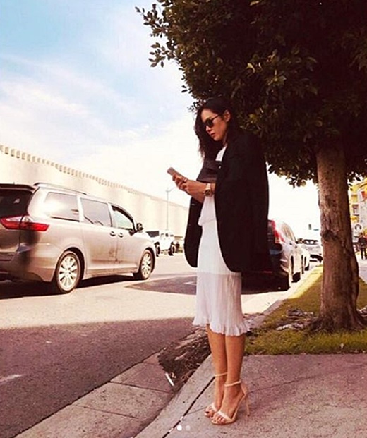 Her daily photos are being reexamined as Son Ye-jin has become a hot topic for her love affair with Hyun Bin.Recently, Son Ye-jin posted a picture on his instagram.In the photo, Son Ye-jin stands on the side of the road by the road and wears a white One Piece with a black coat over his shoulder.Especially, everyday photos standing with sunglasses next to trees attract attention by creating an atmosphere like a scene in a movie.Fans who watched the photos responded such as Everyday is like a movie, It is pretty to do anything, It is beautiful even after years.