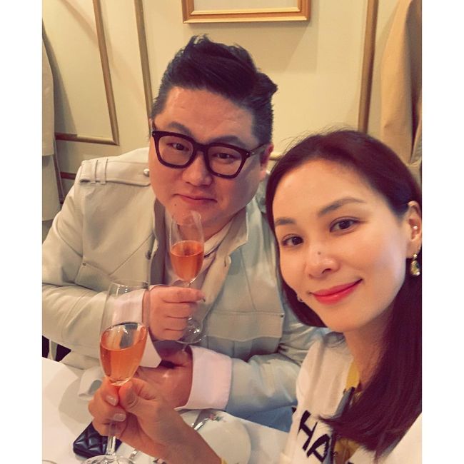 Actor Ko So-young attended Jung Yoon-kis stylists birthday party.Ko So-young posted several photos on his instagram on the 4th, along with an article entitled Happy Birthday to my beloved Yoon Ki and a pleasant lunch with those who have met for a long time at the birthday party.Ko So-young and Jung Yoon-ki in the public photos hold champagne, and the friendship of two people who are thick enough to attend a birthday party attracts attention.Ko So-young, in particular, boasts of an incredible 48-year-old, whose beauty, which shines even in pale makeup, deserves envy.Ko So-young married actor Jang Dong-gun in 2010, and had one male and one female.Ko So-young returned to KBS 2TV drama Perfect Wife in 2017, and is reviewing his next film since then.Ko So-young Instagram