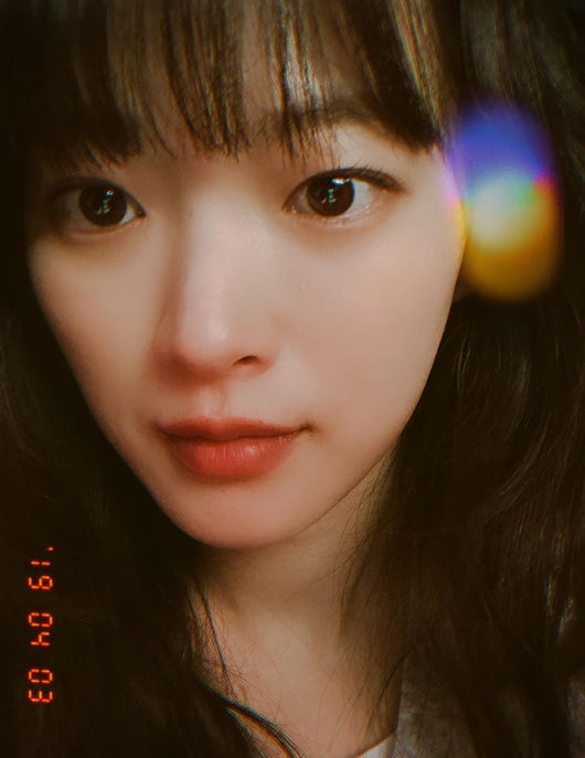 Actor Chun Woo-Hee has recently reported on his super-close self-portrait.Today, on the 4th, actor Chun Woo-Hee posted a picture with his personal Instagram account, Why is it already April?In the open photo, Chun Woo-Hee took a self-camera while looking at the camera, and despite the close-up photo, immaculate skin and humiliating beauty caught the attention of fans.On the other hand, actor Chun Woo-Hee is attracting audiences with his acting skills in the movie Idol released on the 20th.Starting with this, Bertigo, Little Girl and JTBC drama Meloga Constitution are expected to come back as their next film, raising expectations for fans, and everyone cheered for her unstoppable 10-day move this year.Chun Woo-Hee Instagram capture