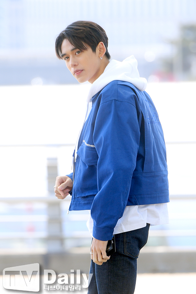 Lucas Moura, a member of the group NCT, is leaving for China Hangzhou through Incheon International Airport on the morning of the 4th, the running man Run the Season 7.[Lucas Moura departure