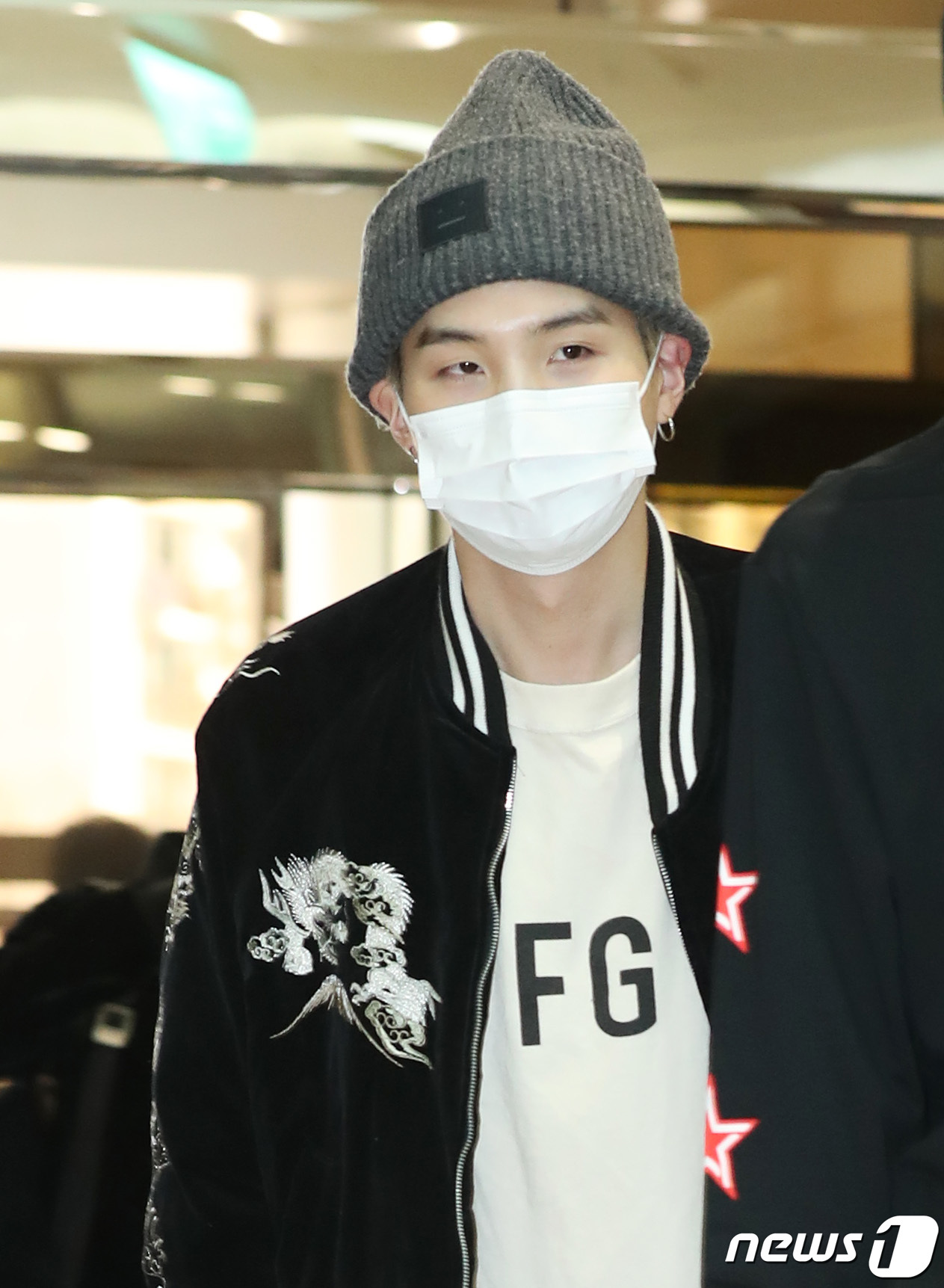 BTS departed for Thailand on the afternoon of the 5th through Gimpo International Airport in Gangseo-gu, Seoul.They head to Thailand Bangkok for the World Tour LOVE YOURSELF Thailand concert.On this day, BTS showed off its unique airport fashion and made the departure hall colorful.Bür caught the eye by offering a unique airport fashion with a mask with a beret, and the political situation showed its warmth in a comfortable outfit with a white T-shirt, jeans and a mask.Also, RM caught the eye by wearing a black Binnie and a thin coat over a T-shirt and jeans.Ji Min showed off her cute charm with her hat and glasses, and Jay Hop took a V-posing in a bright hooded T-shirt and focused attention.In addition, Jean gave a comfortable airport fashion without wearing a mask, and showed off his handsome appearance.Alongside this, Sugar also revealed a relaxed style and chic charm in a T-shirt and light coat on Binnie.Meanwhile, BTS will release its new album Map of the Sol: Persona (MAP OF THE SOUL: PERSONA) on the 12th at the same time.In addition, BTS was nominated for the Billboard Music Awards for the third consecutive year.They were nominated for two categories at the ceremony, including Top Social Artist and Top Duo/Group (Top Duo/Group).