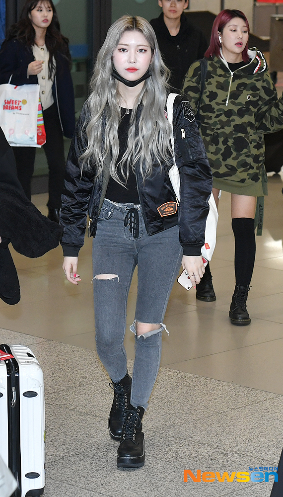 Girl group Momoland Jane the Virgin arrives at the Incheon International Airport in Unseo-dong, Jung-gu, Incheon, after completing its overseas schedule on the morning of April 5.useful stock