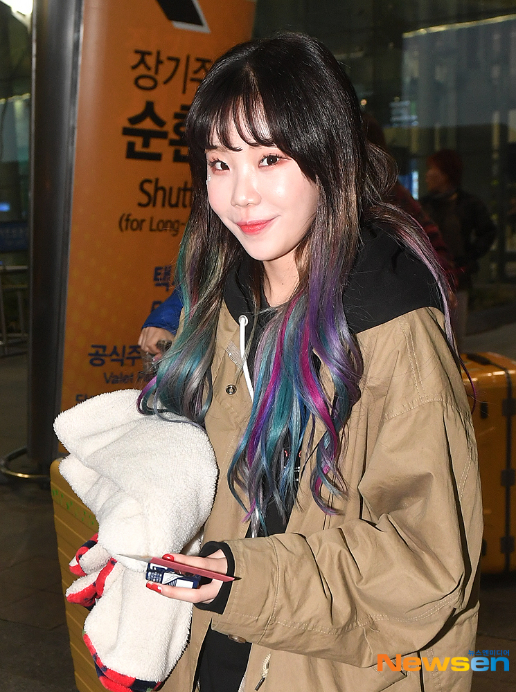 Girl group Momoland Jui arrives at the Incheon International Airport in Unseo-dong, Jung-gu, Incheon after finishing its overseas schedule on the morning of April 5.useful stock