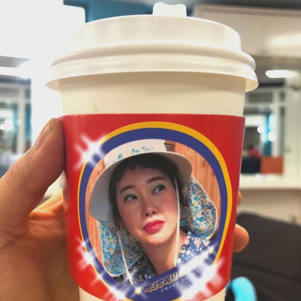 Uhm Jung-hwa was happy with Baek Ji-youngs coffee tea present.On April 5, Uhm Jung-hwa wrote to his instagram, Surprise coffee tea today! Im impressed...Ji Young-a! Thank you. Ill buy you some food soon!Our team is all tough ~ and released the photo.Inside the picture was a picture of a coffee tea Baek Ji-young sent to Uhm Jung-hwa, who is looking happy with a churros.Lee Ha-na