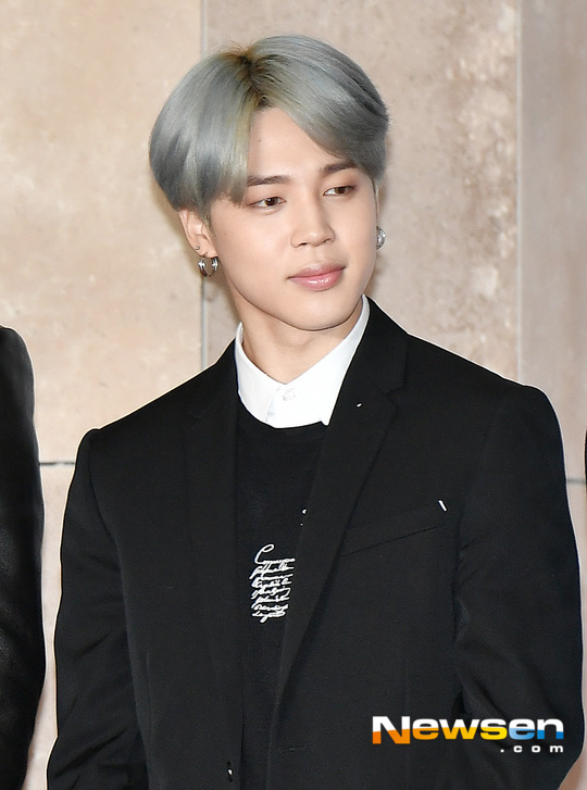 Group BTS member Jimin (real name Park Jimin) was delighted with 100 million won as an educational donation.According to the Seoul Metropolitan Office of Education, Jimin donated 100 million won to the Seoul Metropolitan Office of Education, asking him to write for students attending a school in Busan several months ago.The Seoul Metropolitan Office of Education has implemented the 100 million won educational donation given by Jimin in accordance with the April School Development Funds creation, operation and accounting management tips.The educational contributions started with Gimins alma mater, Busan Arts High School, and then with the following: Elementary school, Gimgok Middle school, Gamble school, Gyeongnam Middle school, fresh Middle school, Youngdo school, Jianglim womens Middle school, Bus It will be used to support the welfare and self-government activities of students in schools in Busan, such as the Middle School, the Middle School, and the Elementary School, and to support self-directed learning classes.This was announced late several months later through an official letter from the Seoul Metropolitan Office of Education posted on the SNS by a netizen on April 5.Jimin did not want the donation to be known, so it was reported that it was not reported.Jimin has continued to make steady donations with BTS members.In 2017, when he made his comeback with Wings Abduction: You Never Walk Alone, he donated 100 million won to the 416 family council, which consists of the bereaved families of the Sewol ferry disaster, along with his members and his agency Big Hit Entertainment.At that time, the members decided to donate their donations quietly, but it was announced through media reports late.We also launched a global campaign with music.In November 2017, the UNICEF Korea Committee signed an agreement with the UNICEF Korea Committee to support the UNICEF campaign for the eradication of child and youth violence around the world for two years. BTS and Big Hit Entertainment established a Love Myself fund based on the agreement and donated 500 million won to the UNICEF Korea Committee.It also raised hundreds of millions of won in the Love Yourself series, including 3% of the record sales net profit, the full sales of official Goods, and public donations.In February last year, Jimin received the news that his alma mater, the Busan Elementary School, was closed in 36 years, and presented his BTS album, which he signed directly to all students on the day of graduation ceremony, and presented his uniform.At the time, the agency explained to , We delivered Jimins signature CD (to the students of the Elementary school) and presented some graduates with uniforms.hwang hye-jin
