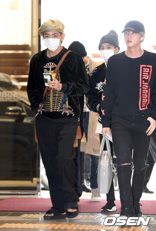 The group BTS departed from Gimpo International Airport for overseas schedule on the afternoon of the 5th.The group BTS greets the reporters
