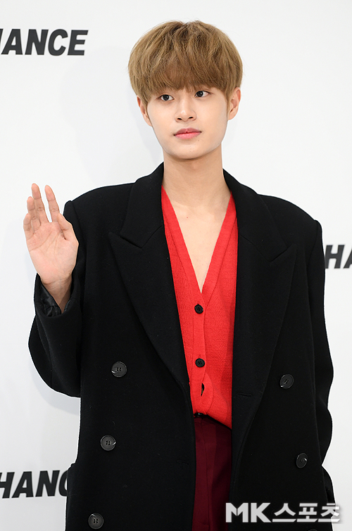 Lee Dae-hwi is attending the photo wall commemorating the fashion brand collection show held in Seongsu-dong, Seoul on the afternoon of the 6th.The event was attended by actors Lee Sung-kyung, Bong Tae-gyu, Hong Jong-hyun, Yoon Ji-sung (Warner One), Lee Dae-hwi (Warner One), Kim Dong-hyun, Kim Jin-kyung, YG dancers Kwon Young-don and Kwon Young-deuk.