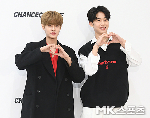 <p>Group Avis Boston: Lee Dae-hwi, Kim Dong-Hyun, this 6 Afternoon Seoul Seongsu-dong in the open fashion brand collection show commemorative photo in the month to attend.</p><p>This day on the occasion, learn the Bible, Bong Tae Kyu, Hong Jong Hyun, Yoon Do(Wanna One), Lee Dae-hwi(Wanna One) Kim Dong-Hyun, Kim Jin Kyung, YG dancer Kwon Young Don, Kwon Young-full attended the event.</p>