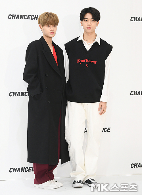 Group Abi Six Lee Dae-hui and Kim Dong-Hyun attend the photo wall of the fashion brand collection show held in Seongsu-dong, Seoul on the afternoon of the 6th.The event was attended by actors Lee Sung-kyung, Bong Tae-gyu, Hong Jong-hyun, Yoon Ji-sung (Warner One), Lee Dae-hwi (Warner One) Kim Dong-Hyun, Kim Jin-kyung, YG dancers Kwon Young-don and Kwon Young-deuk.