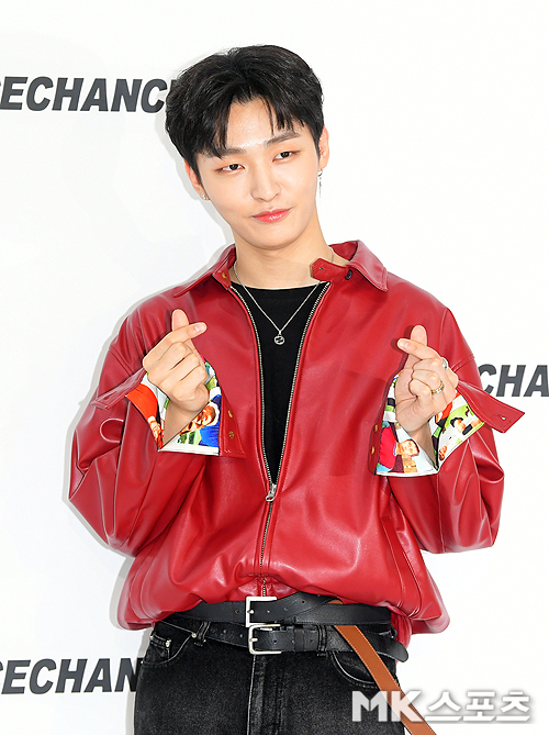 <p>Yoon Ji-sung, now 6 PM Seoul Seongsu-dong in the open fashion brand collection show commemorative photo in the month to attend.</p><p>The event on that actor Lee Sung-kyung, Hong Jong Hyun, Yoon Ji-sung(Wanna One), this command(Wanna One) Kim, YG dancer Kwon Young Don, Kwon Young-full attended the event.</p>