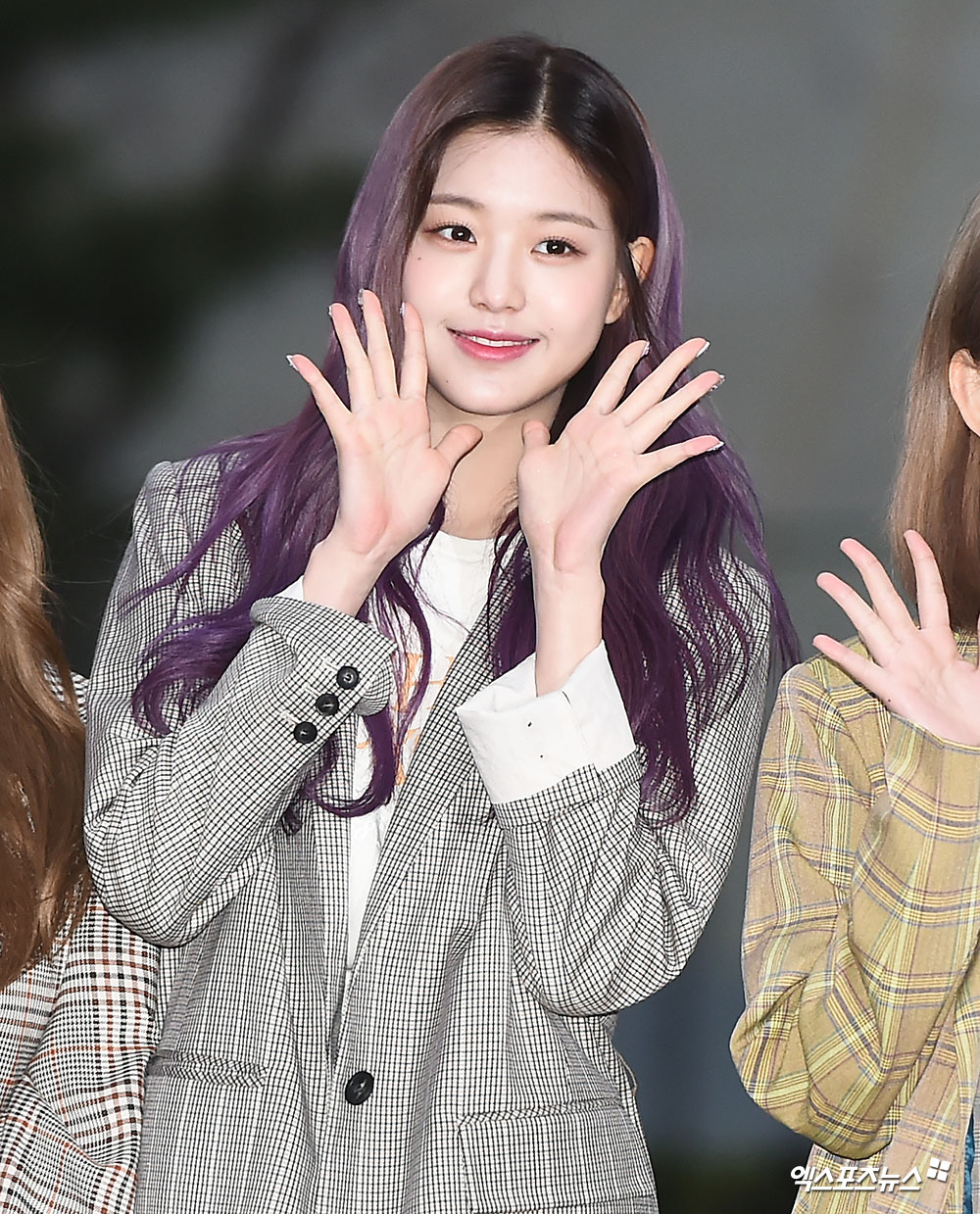 IZ*ONE Jang Won-young, who attended the rehearsal of KBS 2TV Music Bank held at the KBS New Hall in Yeouido-dong, Seoul on the 5th, has a photo time on his way to work.The purple fairy.Angel smiles to light up the morning.If youre so cute, youre foul!The Undeniable Heart.The youngest giant of IZ*ONE.