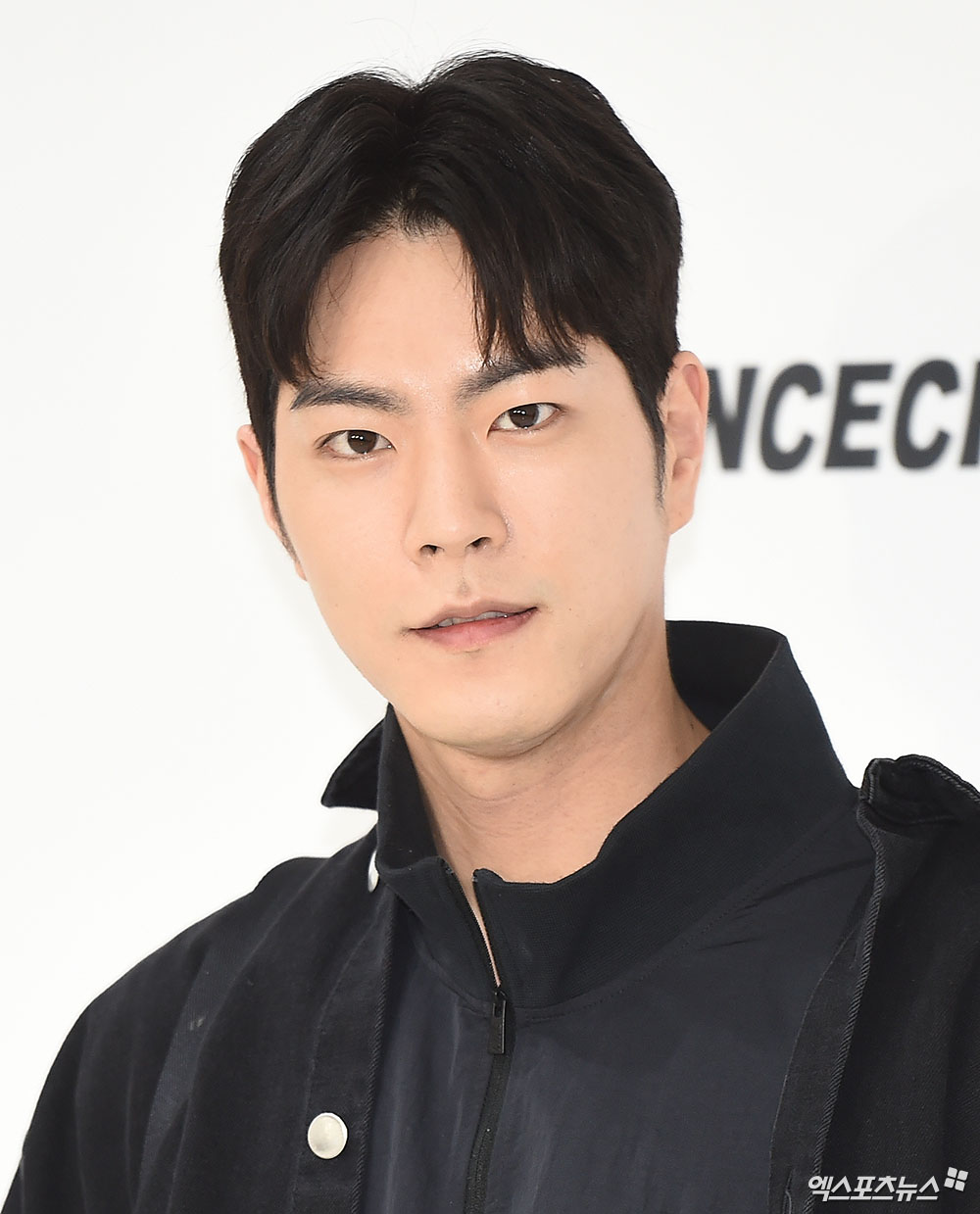Actor Hong Jong-Hyun poses at a new collection show ceremony held at the Es Factory in Seongsu-dong, Seoul on the afternoon of the 6th.