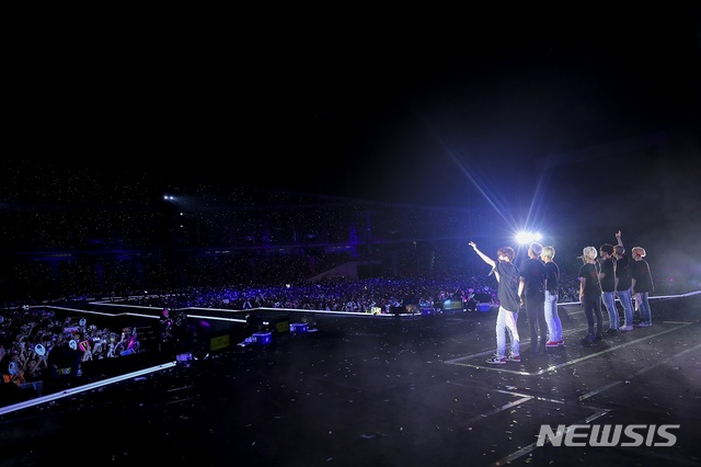 BTS Asia tour, Thailand finishing..25 million craze <p>The Agency BigHit Entertainment, according to the BTS is 6 days Thailand Bangkok Raja views get the National Stadium at the Asian Tour Love Your Selfunfolded. Idoland stage BTS DNA MIC Drop Remix not seriously tier, including the hit songs medley by local fans was enthusiastic.</p><p>This Asia tour is 25 million. Taiwan, Singapore, Hong Kong, Thailand 9 performances sold-out. Members are 6 years ago debut for the first performances was from when we returned and welcomed the AMI(BTS fan club), my sincere thanks. Festival like enjoy with me in happy memories and gained energy. New album and a good stage through the meaning of love to you,he said.</p><p>BTS is a new tour. 5 November 4 from United States of America Los Angeles, starting with Chicago, New Jersey through Brazil, Sao Paulo, London, England, Paris, France,, Japan Osaka and Shizuoka until 8 in the area of the stadium tour love the self: Speke the self.</p><p>12, album map of the soul: personato the world simultaneous release. United States of America NBC Saturday Night Live(SNL)in the first stage a comeback.</p>