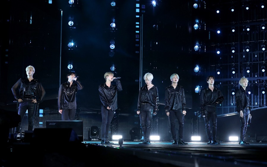 Group BTS finishes four regional tours of Love Yourself Asia after a performance at Thailand.BTS on Thursday toured Love Yourself at the National Stadium in Lazamangala, Bangkok, Thailand.BTS, which started performing with Idol in the hot shout of fans who filled the place on this day, presented various performances by showing units and solo stages such as DNA, Mike Drop remixes, as well as brilliant stage such as I can not convey and Tier.In the audience, they responded enthusiastically by singing all the songs in Korean and singing cheering together.BTS lasted todays performance, and sold out 9 performances in four Asia regions including Taiwan, Singapore, Hong Kong and Thailand, and mobilized a total of 250,000 viewers.I sincerely thank ARMY for welcoming and welcoming us from our debut six years ago and our first performance so far, BTS said, finishing the Asia tour.I have gained a lot of happy memories and energy because you enjoyed it together like a festival. I will repay you with a new album and a good stage so that you can repay the interest and love you have shown. BTS will open its Love Yourself: Speak Yourself stadium tour in eight former World regions including So Paulo, London, France, Paris, Osaka and Shizuoka, Brazil, starting with United States of America Los Angeles on May 4 and 5.Meanwhile, BTS will release its new album Map of the Soul: Persona on the 12th and will have its first comeback stage on United States of America NBC SNL.