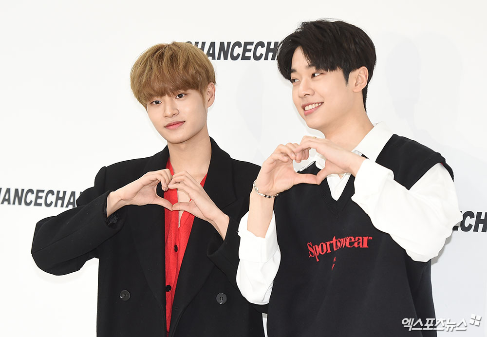 AB6IX Lee Dae-hui and Kim Dong-Hyun pose at a new collection show ceremony held at the Es Factory in Seongsu-dong, Seoul on the afternoon of the 6th.