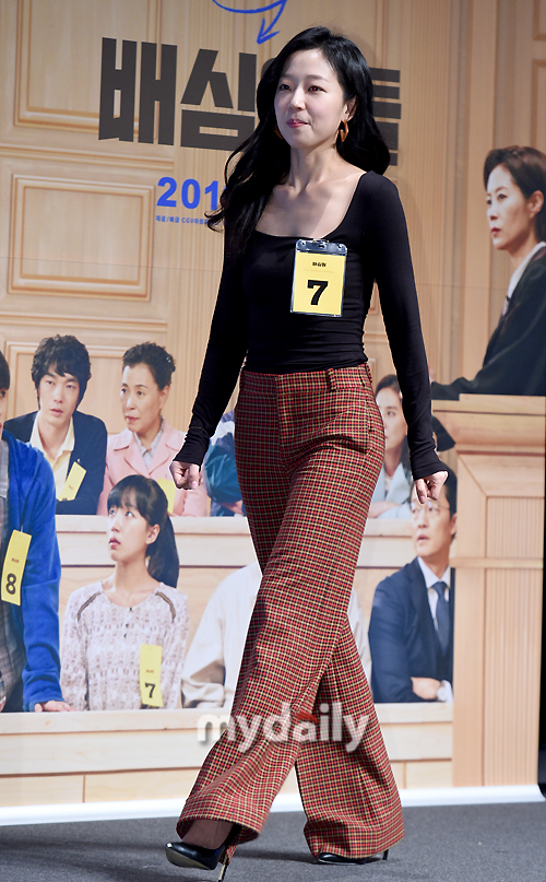 Cho Soo-hyang is attending a report on the production of the movie Jury at CGV in Apgujeong-dong, Seoul on the 8th.