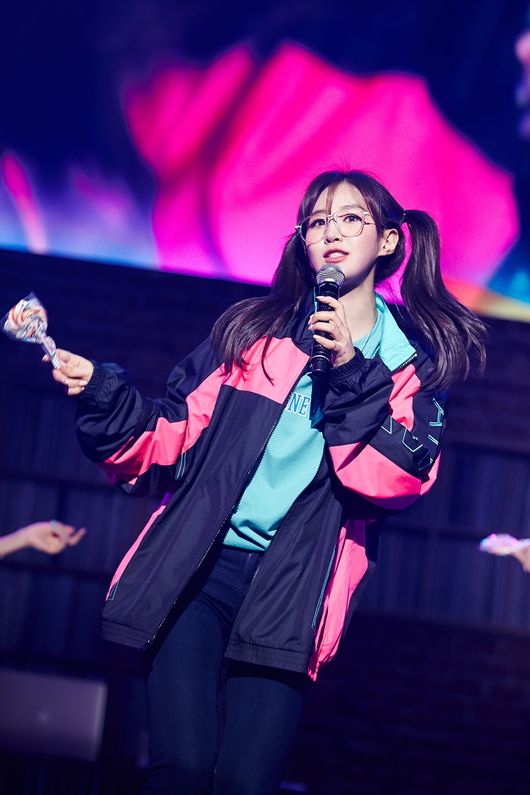 Girls Generation Kwon Yuri (a member of SM Entertainment) successfully completed her first solo Asia fan meeting tour.Kwon Yuri held the YURI 1st Fanmeeting Tour INTO YURI in SEOUL (Kwon Yuri 1st fan meeting tour Into Kwon Yuri in Seoul) at Yes24 Live Hall on April 7 at 5 pm and attracted audiences with various stages.Especially, this Seoul fan meeting is a performance that decorates the finale of the first solo Asia fan meeting tour in Bangkok, Taipei and Tokyo starting from Macau in February. Kwon Yuri became a solo DJ without MC and became more friendly and close to the audience.In this fan meeting, which was held under the concept of visible radio, Kwon Yuri prepared parody videos such as traffic broadcasts and advertisements, as well as selected songs that read and matched the stories he received in advance to his fans, and also provided time to talk about the beautiful moments and characters of Kwon Yuri, which was selected by fans and the corner that recommended Kwon Yuris healing food.In addition, Kwon Yuri has given a great stage to the title songs Into You, as well as the songs Illlusion, Butterfly, Ending Credit (Ending Credit), as well as Gee, Kissing You, Oh!, Lion He The company also introduced medley performances of Girls Generation hits such as art and The World I Met Again, which led to enthusiastic responses from fans gathered at the venue.In addition, Kwon Yuri has been more intimately breathing with his fans as a relay game, and he has added a heartwarming hand letter video to his fans, and his fans have also impressed Kwon Yuri with a placard event that says Now is the first scene for us.On the other hand, Kwon Yuri plays the role of Constance, a college student who wanders in search of dreams in Play Grandpa and I, and challenges the play stage for the first time after debut, and gets a good response with high synchro rate and stable acting ability with characters. This work can be seen at Uniflex 1 in Daehangno until May 12th.SM